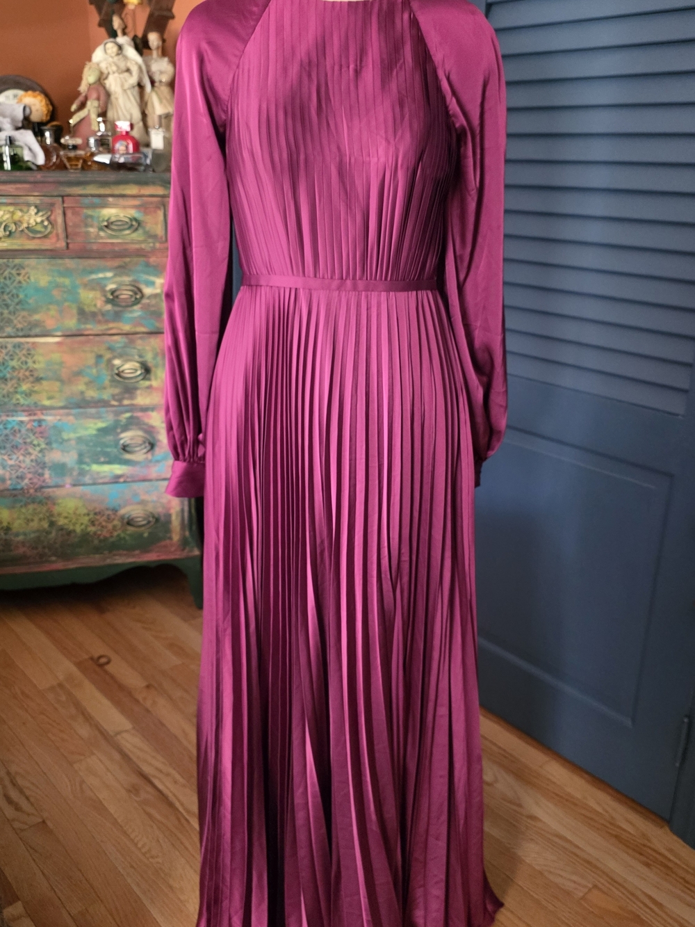 Brand new with tags! Stunning Ieena for Mac Duggal structured satin evening gown